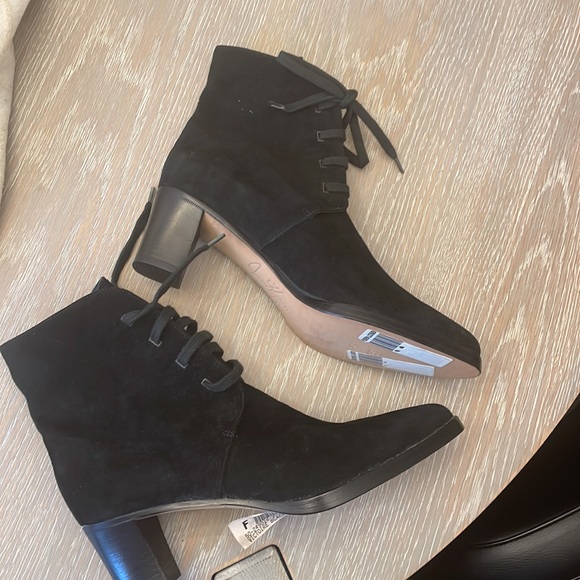 Joan Helpern  suede booties, size 8.5; new - Picture 2 of 7